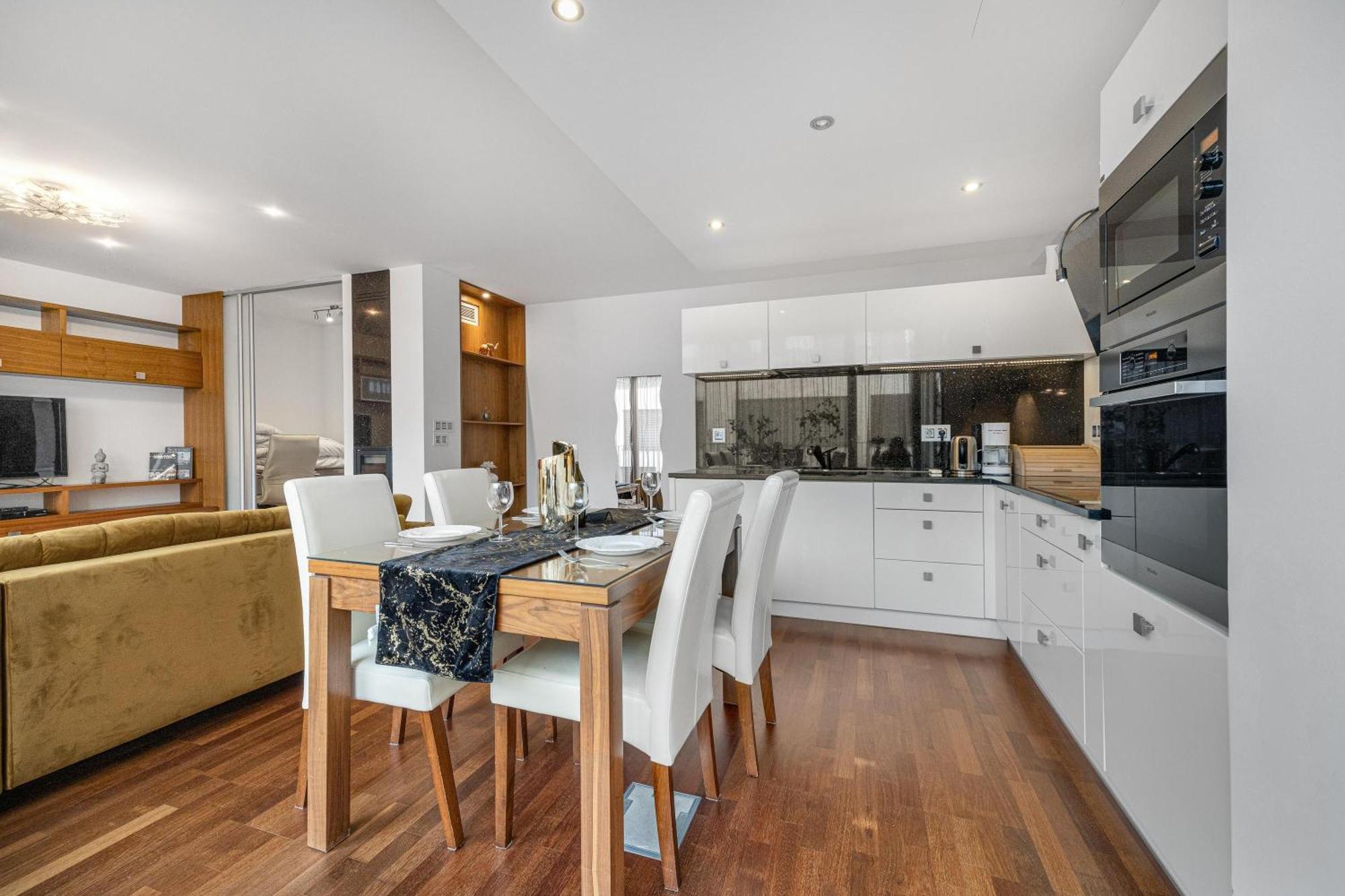 Revon Business Apartment 50 Dunajska Братислава Екстериор снимка
