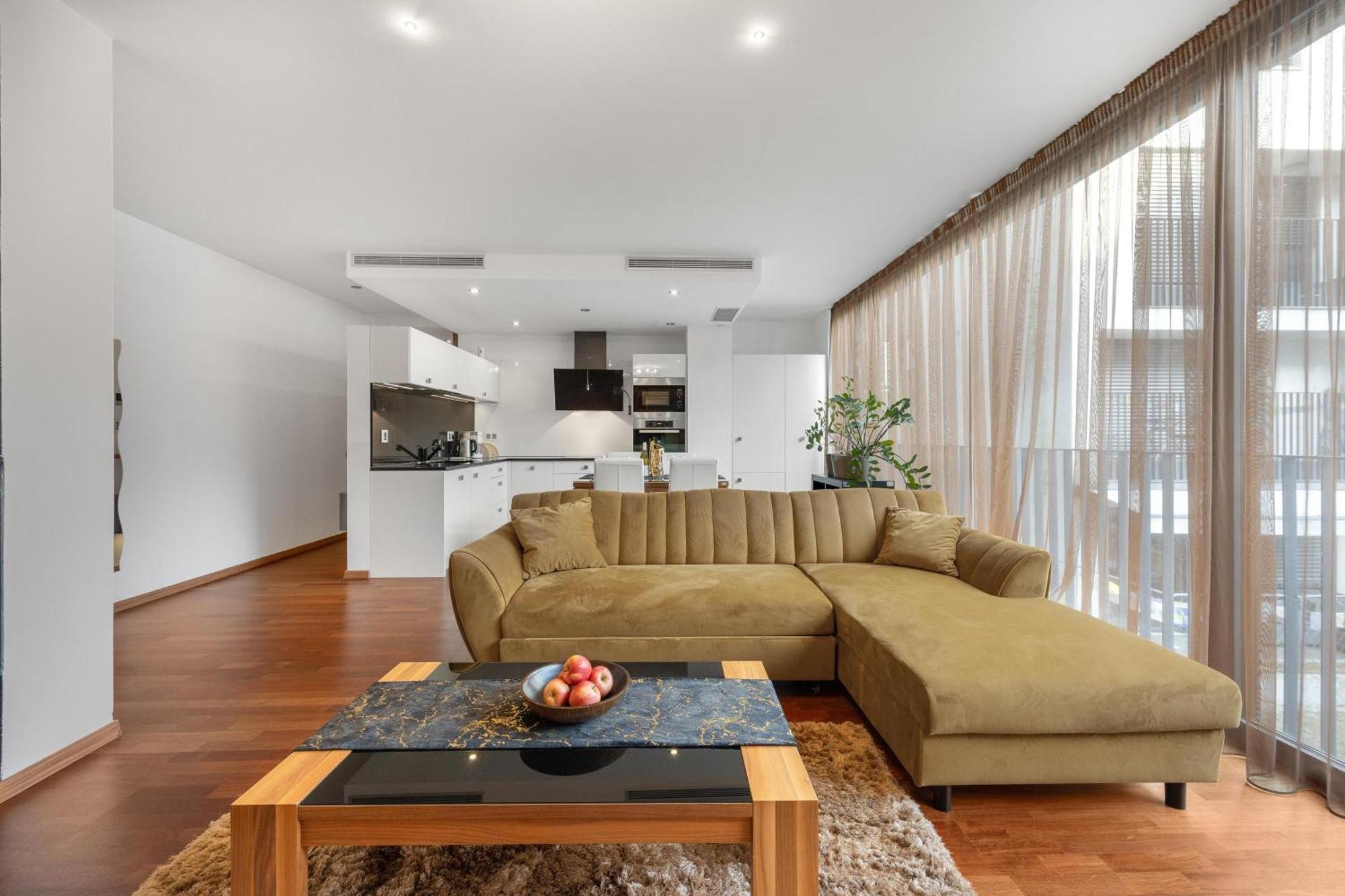 Revon Business Apartment 50 Dunajska Братислава Екстериор снимка