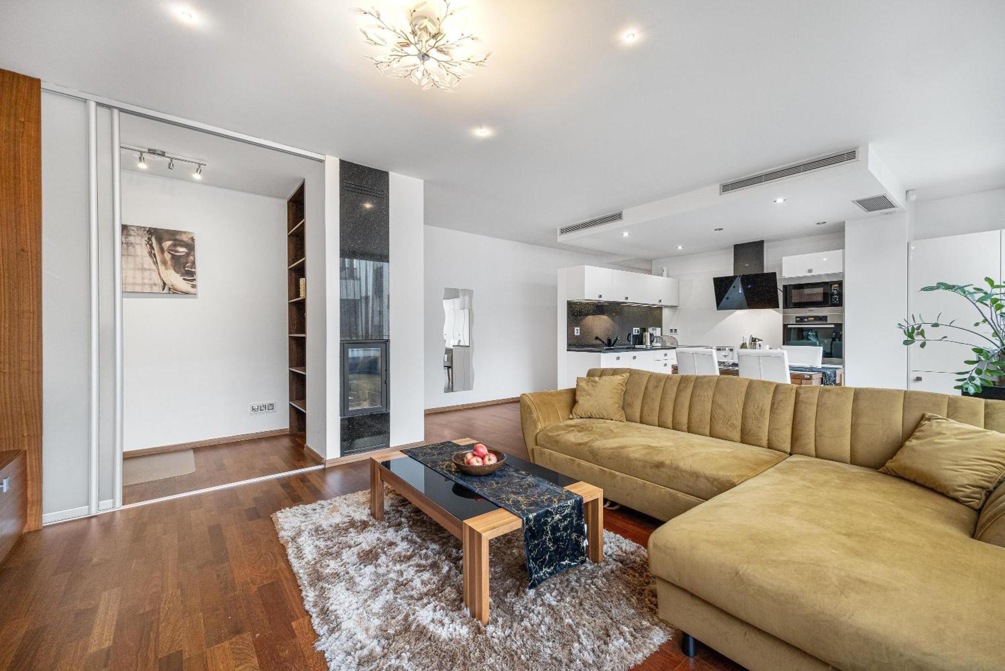 Revon Business Apartment 50 Dunajska Братислава Екстериор снимка