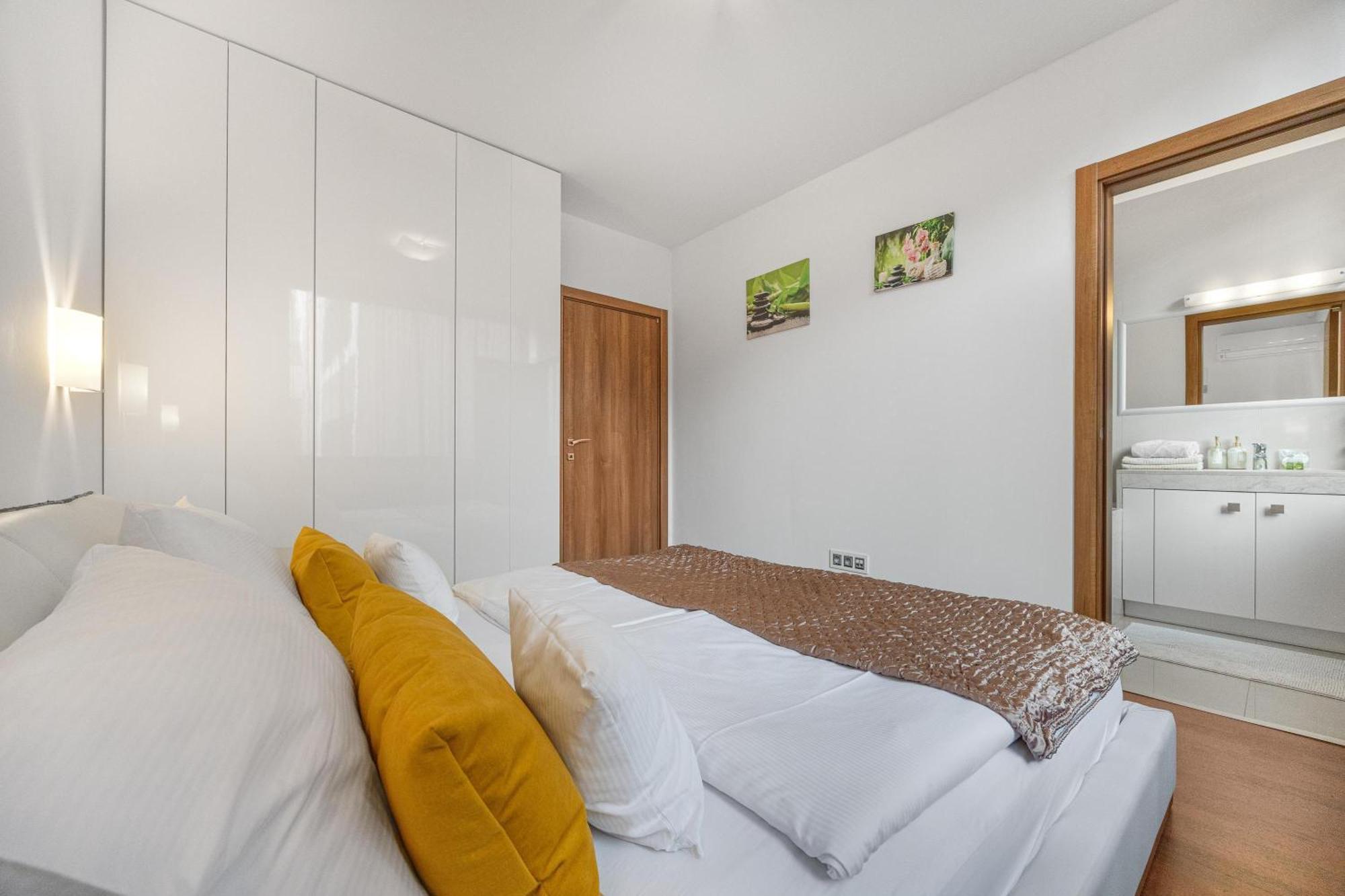 Revon Business Apartment 50 Dunajska Братислава Екстериор снимка