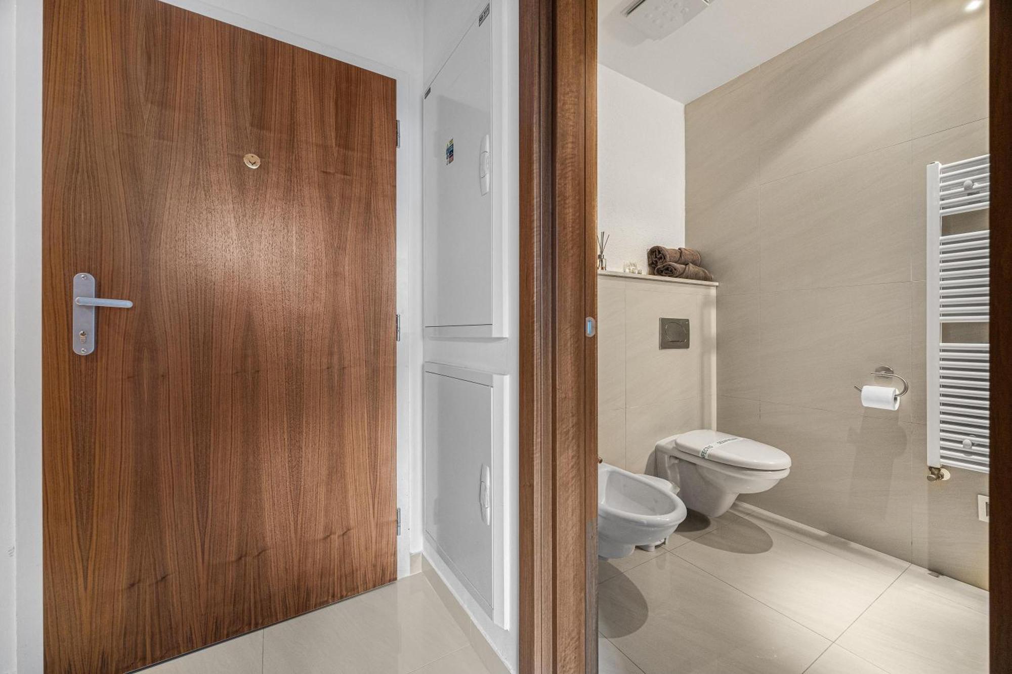 Revon Business Apartment 50 Dunajska Братислава Екстериор снимка
